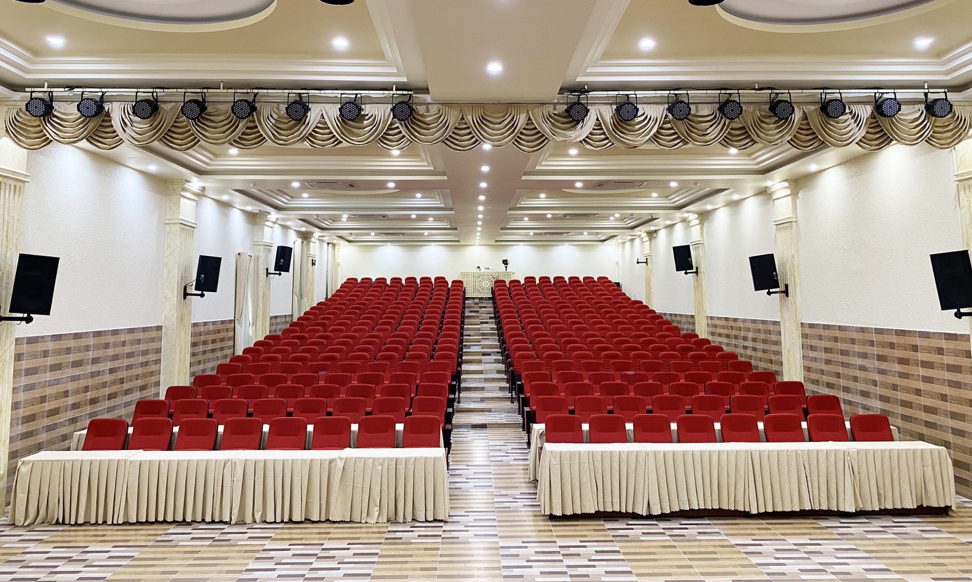 Hội trường Đại học Nam Cần Thơ &ndash; b&agrave;n ghế hội trường đẹp