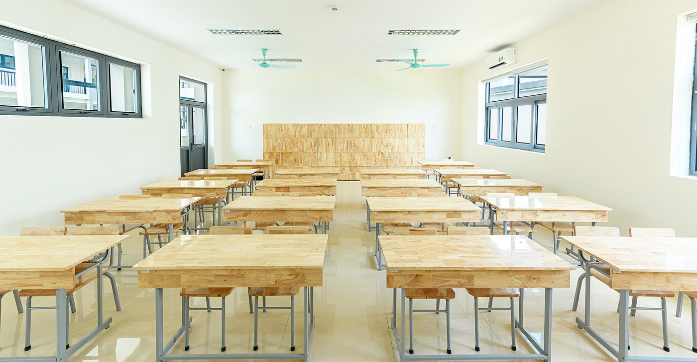 B&agrave;n ghế học sinh mặt gỗ, khung sắt &ndash; Trường Chuy&ecirc;n Vĩnh Ph&uacute;c mới: ảnh thực tế nội thất trường học