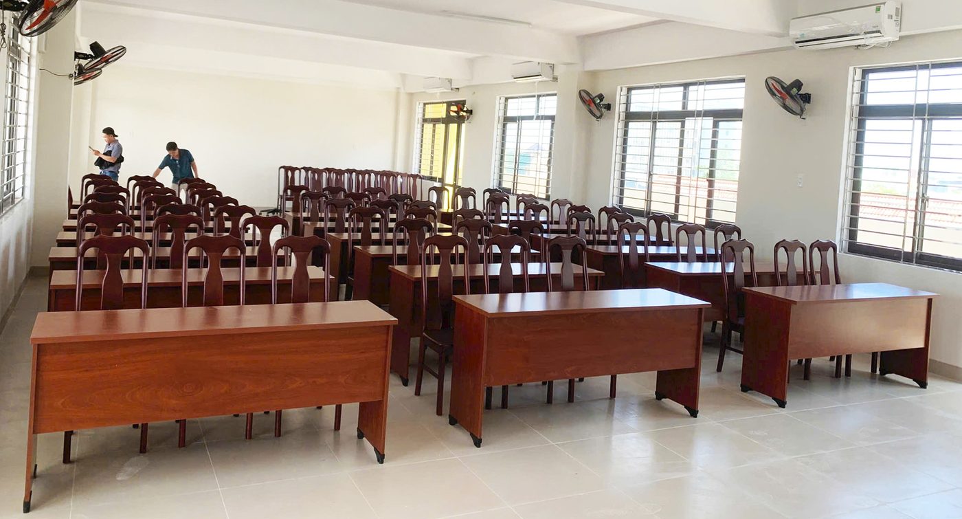 Trường Tiểu học Ho&agrave;ng Dư Khương Cẩm Lệ &ndash; b&agrave;n ghế hội trường