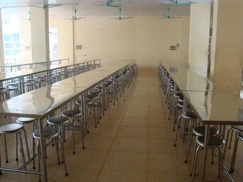  Nên mua bàn ăn công nghiệp Hòa Phát hay không